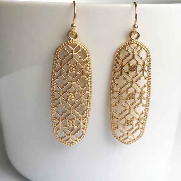 NEW Oval Filigree Earrings (gold) - Picture 3 of 7